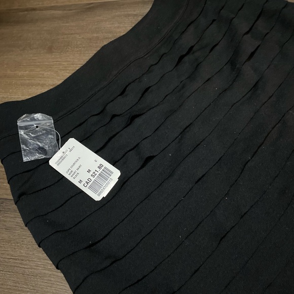 BRAND NEW: Short Black Skirt - Picture 2 of 4